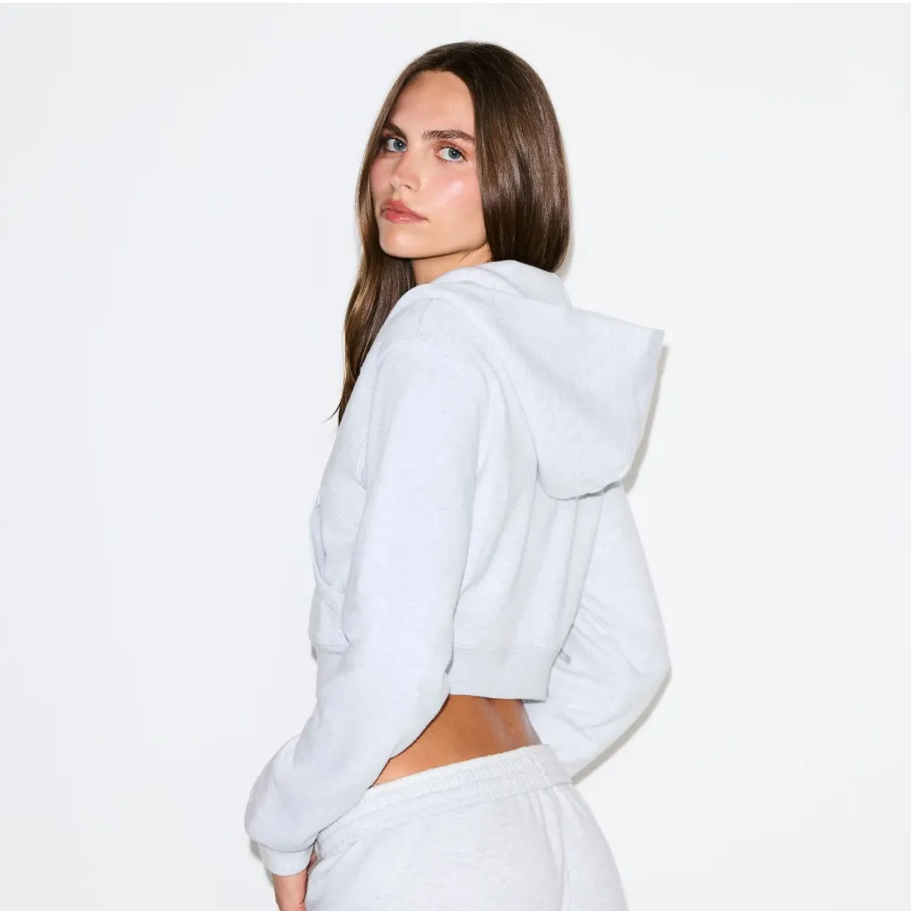 COTTON FLEECE CROPPED ZIP UP HOODIE | HEATHER GREY | SKIMS - Image 2