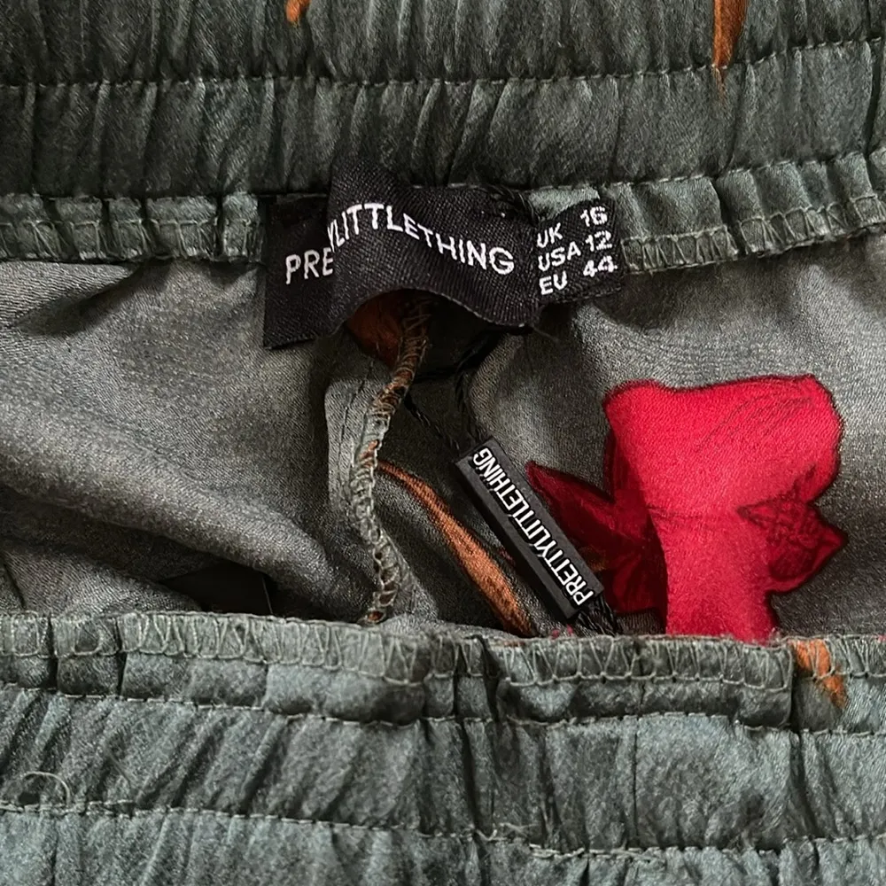 PrettyLittleThing Green and Red Joggers with Elastic Waistband - Image 2