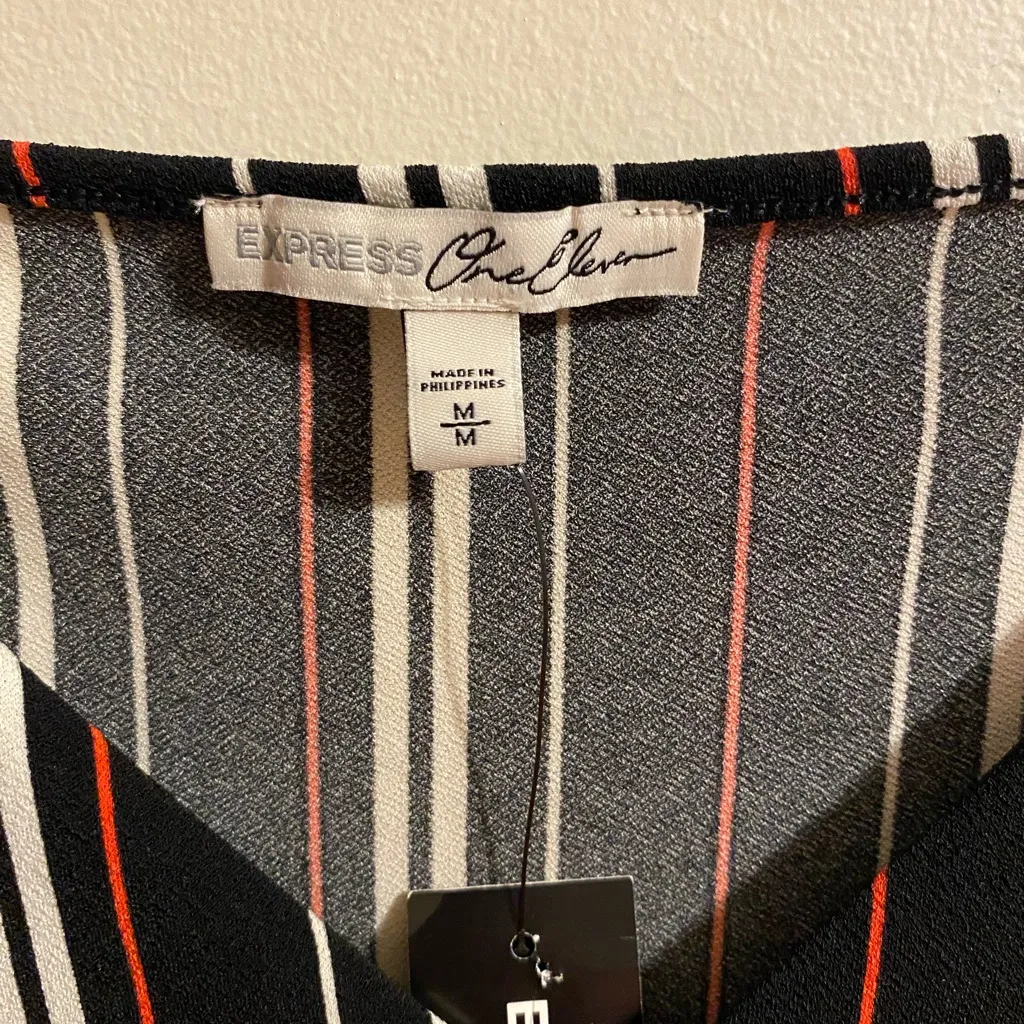 New NWT Express One Eleven Black Red Striped Crop Top Size Medium $35 - Image 2