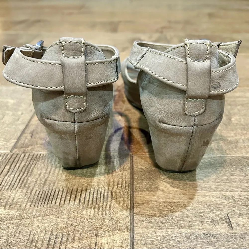 Khrio Women’s Vero Pelle Wedge Buckle Sandals Tan Size 40 Used - Image 3