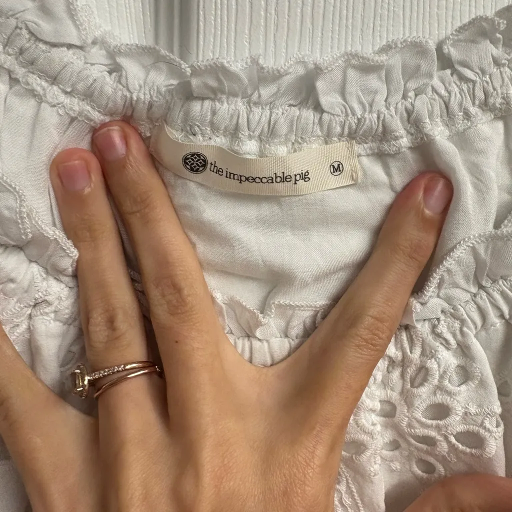 Olivaceous “The Impeccable Pig” 100% Cotton Eyelet Cropped Blouse size Medium - Image 2