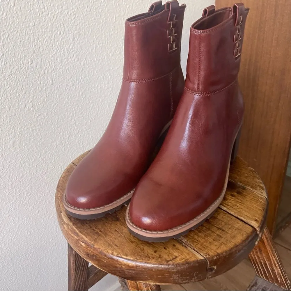 BareTraps Size 9 Brown Heeled Boots with Side Zipper - Image 2
