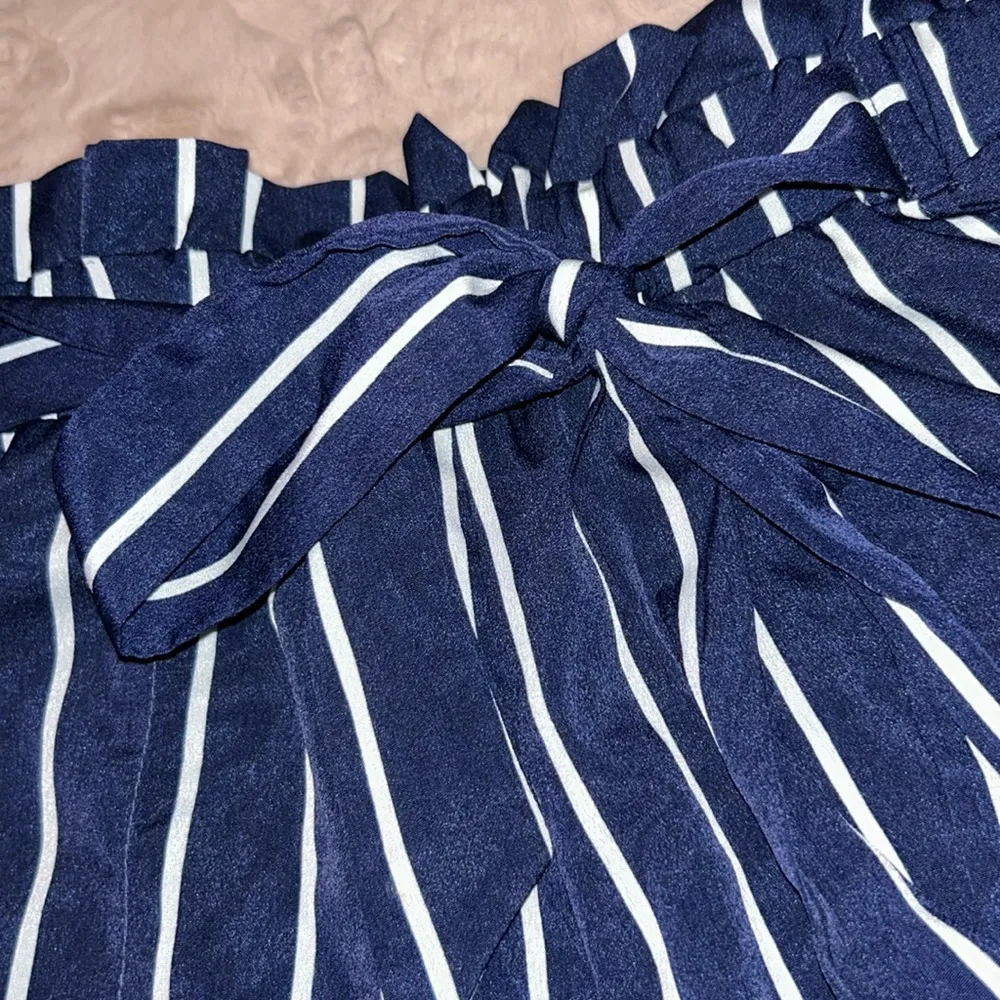 Size small shorts - Image 5