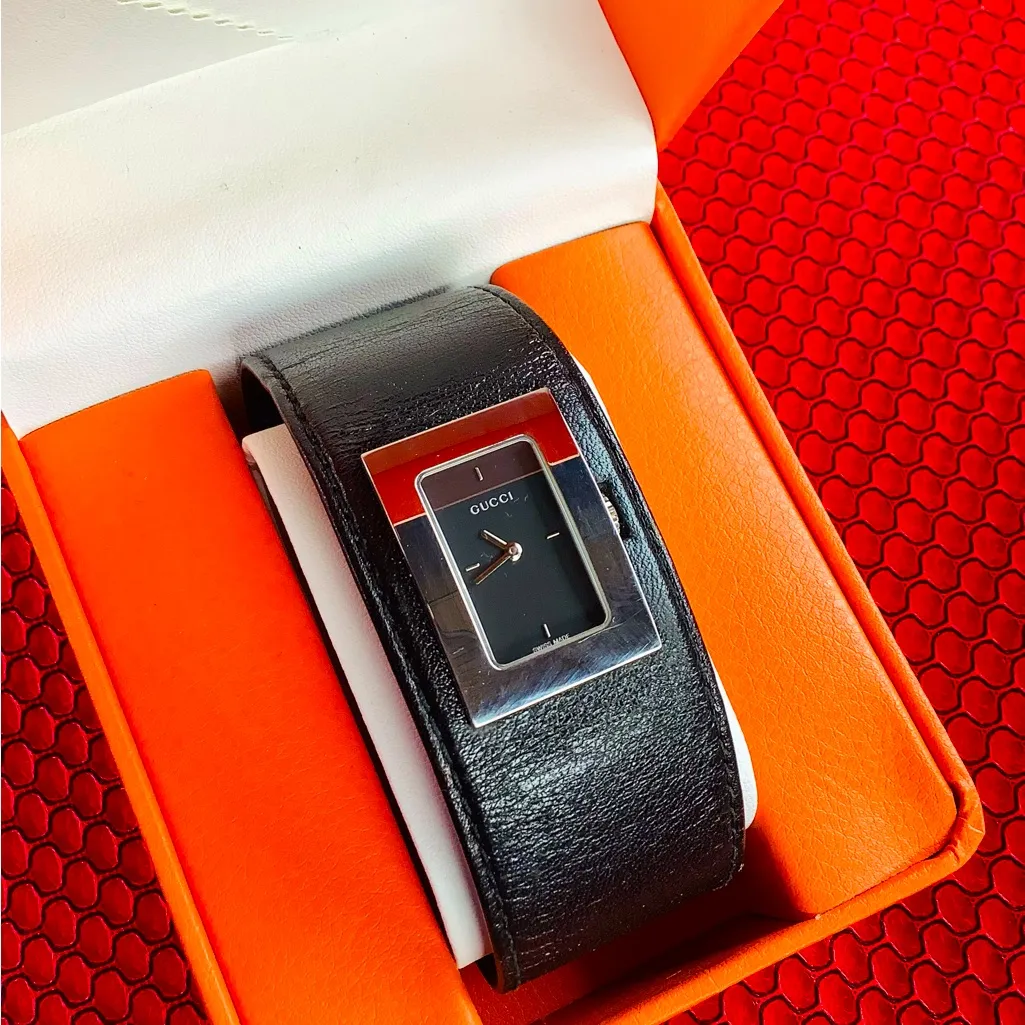 RARE- GUCCI leather bangle watch 🔥🔥🔥 - Image 2