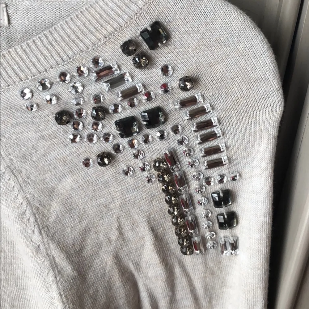 Adorable beige sweater with the gem detail sz L - Image 2
