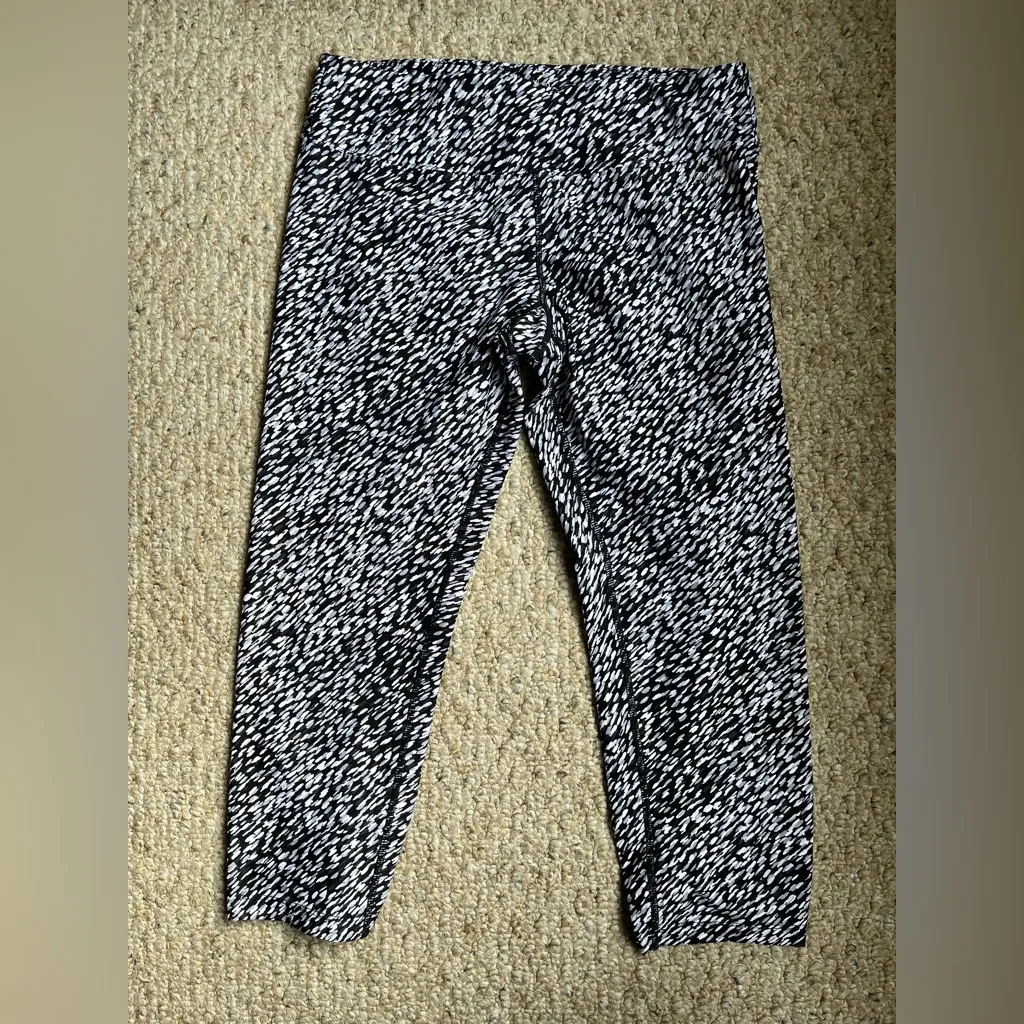 CALVIN KLEIN Performance Meteor Print Crop Leggings Size Medium - Image 4