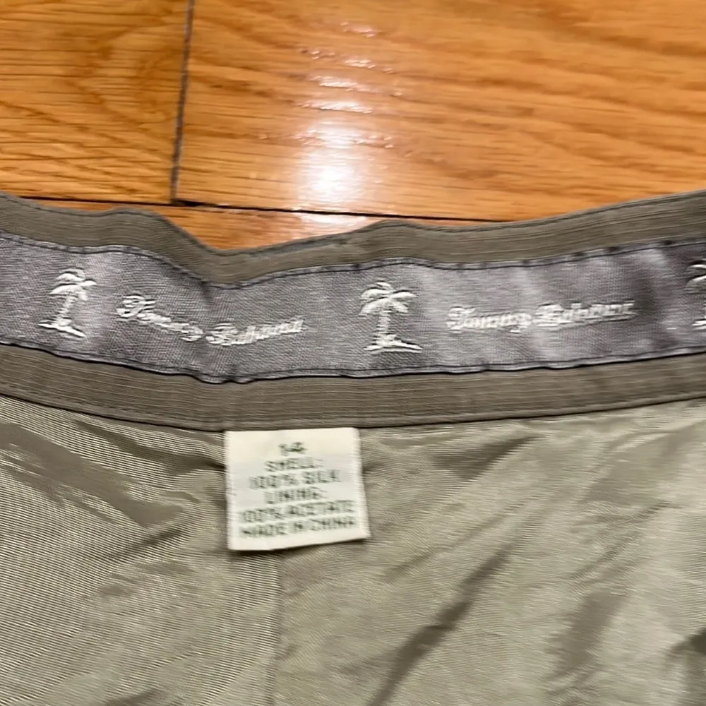 Tommy Bahama womens 100% silk shorts size 14. - Image 3
