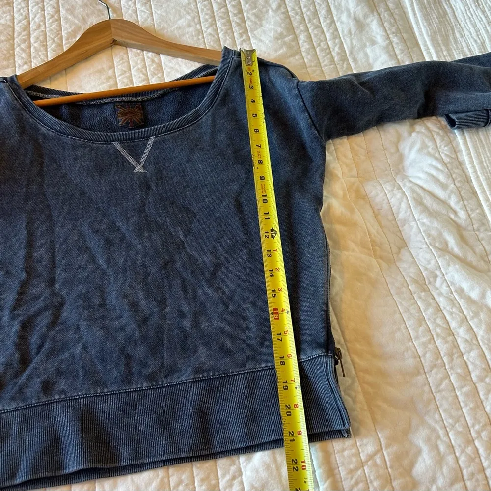 Lee Cooper Acid Washed Cropped Side Zip Sweatshirt. Size Medium. Blue - Image 8