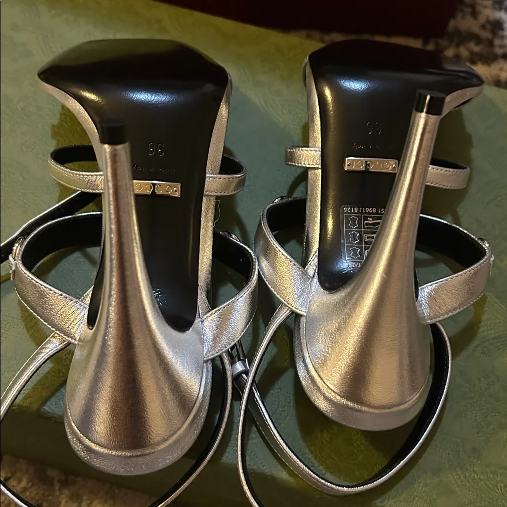 Gucci Roman Slim Horsebit Wdivine 105 Sandal Nappa Silk Argento size 36 - Image 7