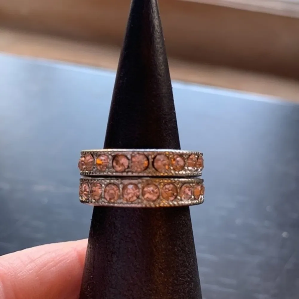 Set of 2 pink stone band rings - Image 2