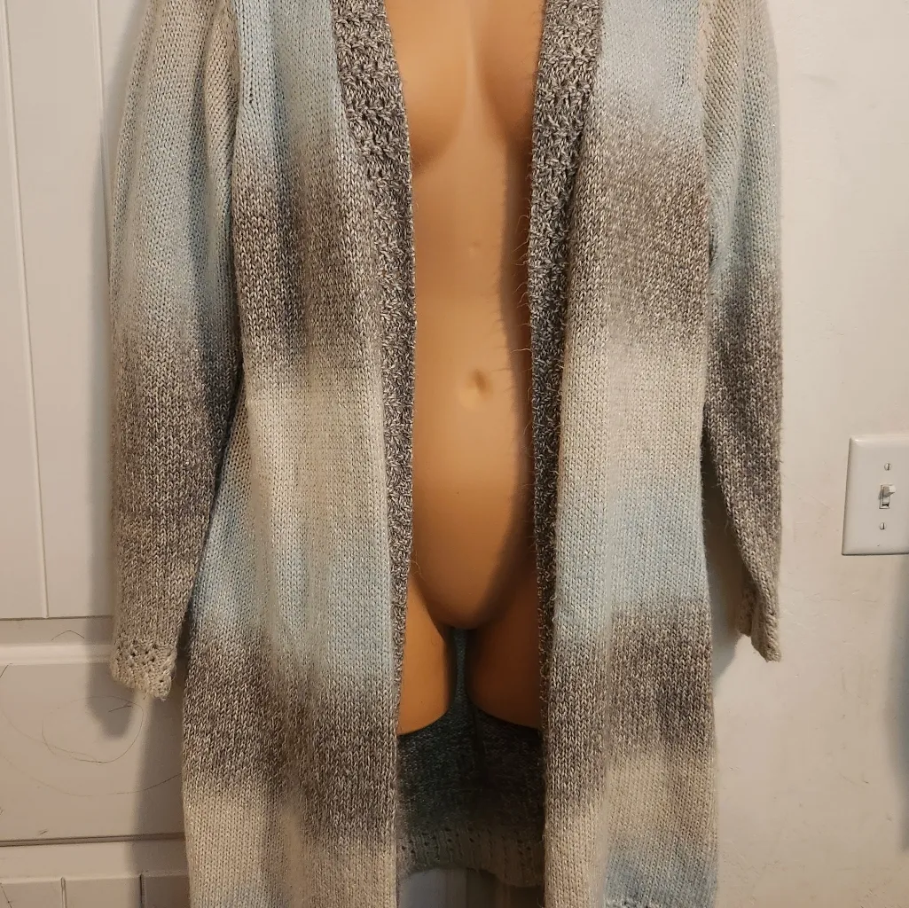 Maurices Sz 2 Elegant Gray Ombre Women's Sweater - Image 4