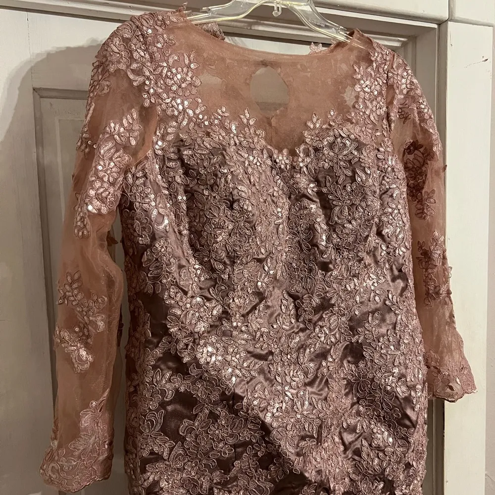 Elegant Lace Long Sleeve Dress in Rose Gold Pink Size L - Image 5