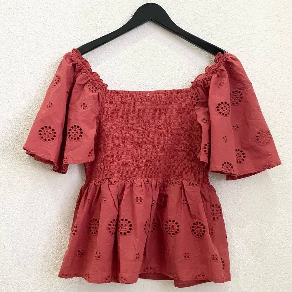 Q+A Los Angeles Spiced Brick Eyelet Smocked Peplum Bell Short Sleeves Top Size M Size M - Image 2