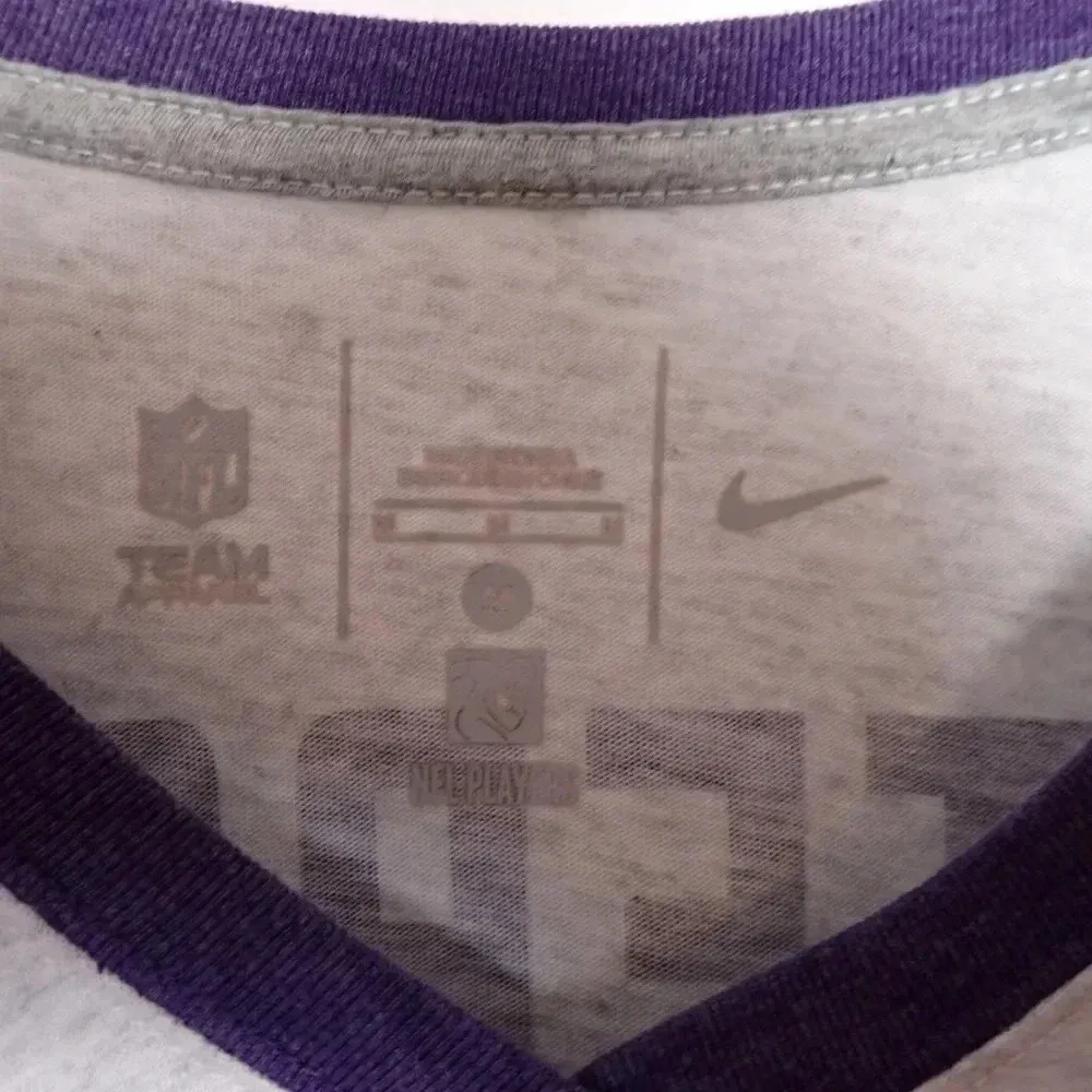 Nike NFL Minnesota Vikings #28 Adrian Peterson Purple Jersey Style Tee size M - Image 3