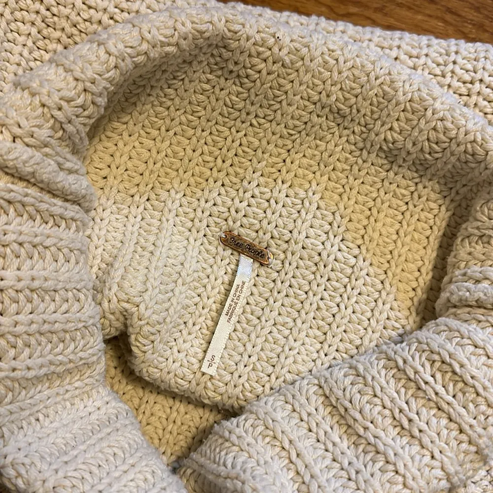 Free People Chunky Knit Cowl neck Sweater Size small - Image 7