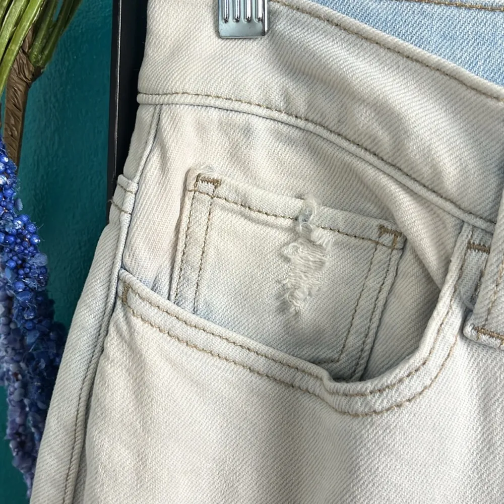 So brand 527 super high-rise, wide leg, bleached out lightly distressed jeans - Image 6