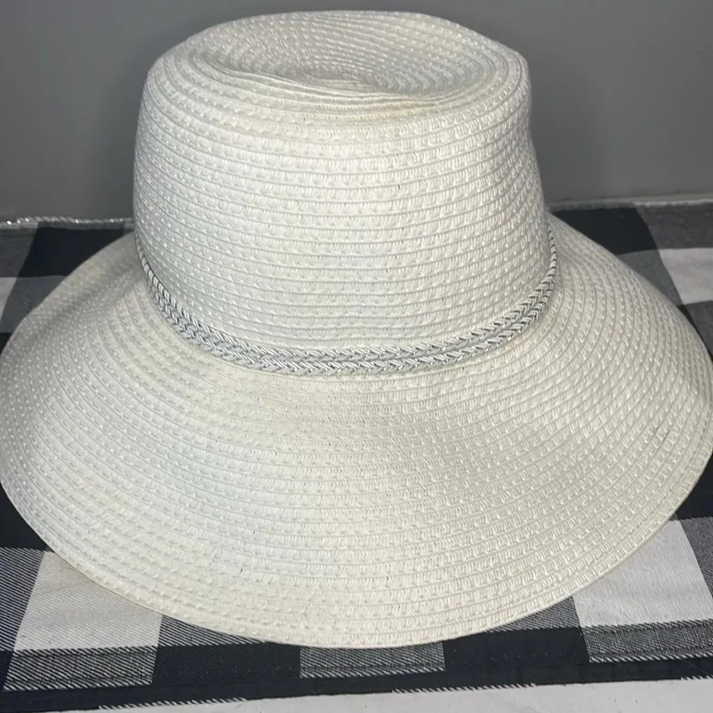 Disney Parks White‎ Sun Hat with Sorcerer Mickey Charm and 2017 Charm. - Image 3