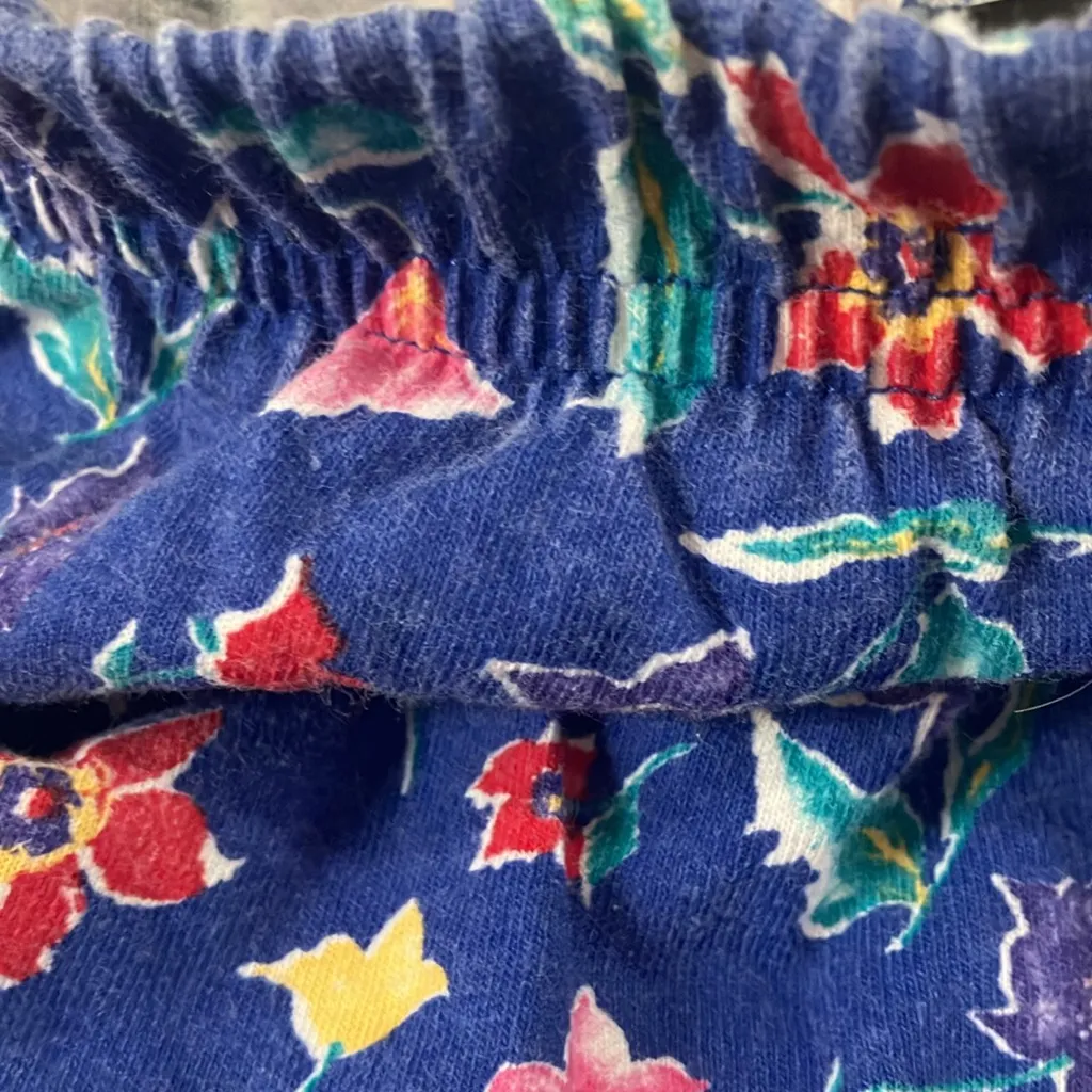 FINAL MARKDOWN Ladies Hanes shorts medium - Image 3