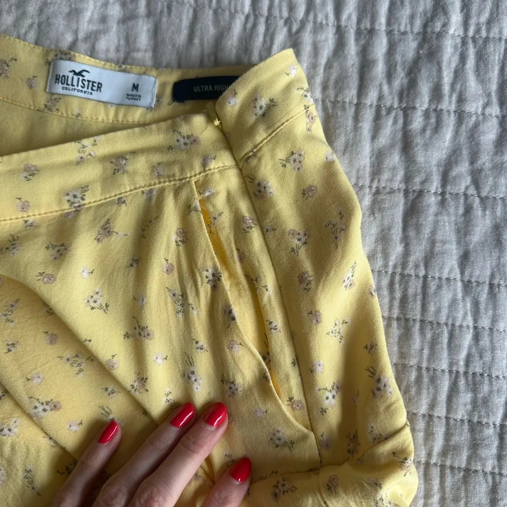 Hollister Yellow Floral Skort - Image 3