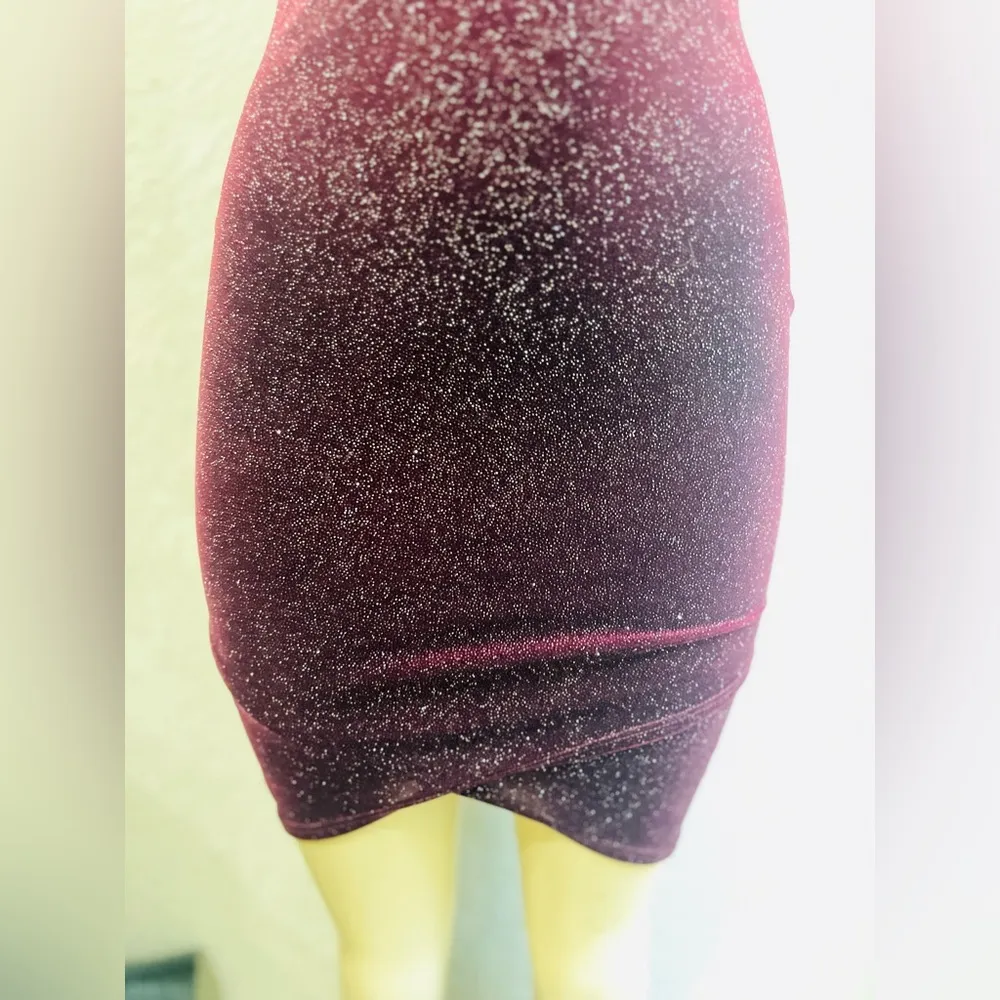 Windsor Velvet Stunner Mini Dress size small gentle used in burgundy sparkling - Image 3