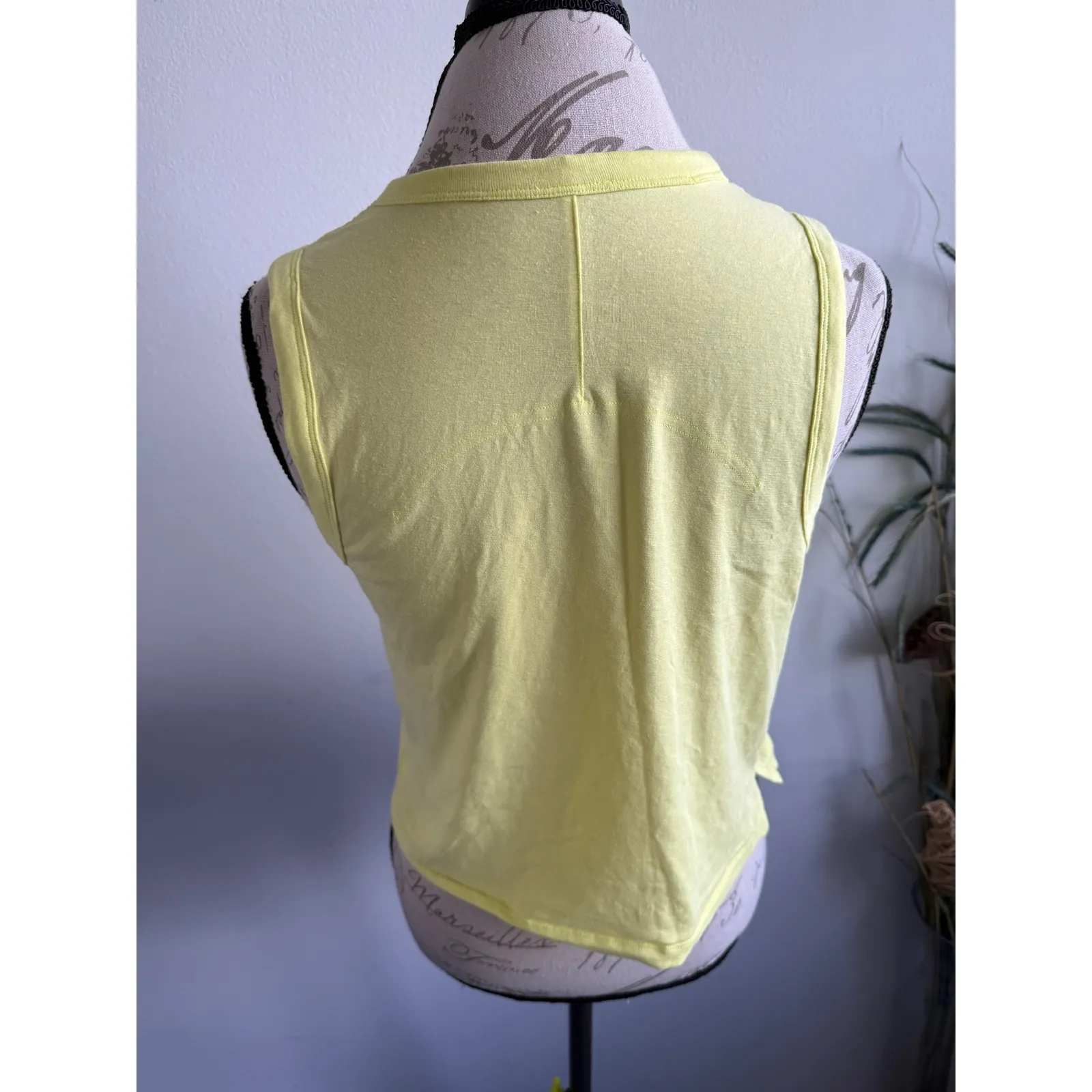 Lululemon Light Yellow Athletic Tank Top Women's Size 6 - Image 3