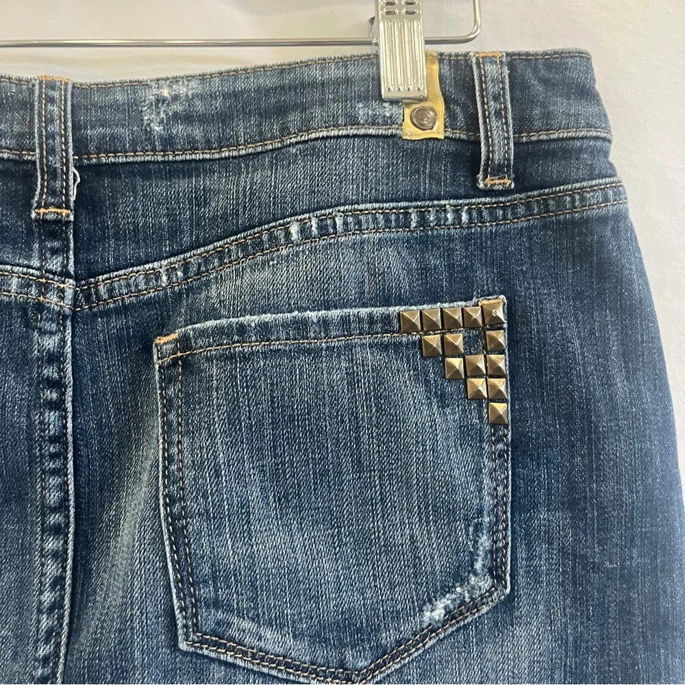 Lauren Conrad Denim Mini Skirt Size 8 Distressed Studded Raw Hem Short Blue Y2K - Image 4