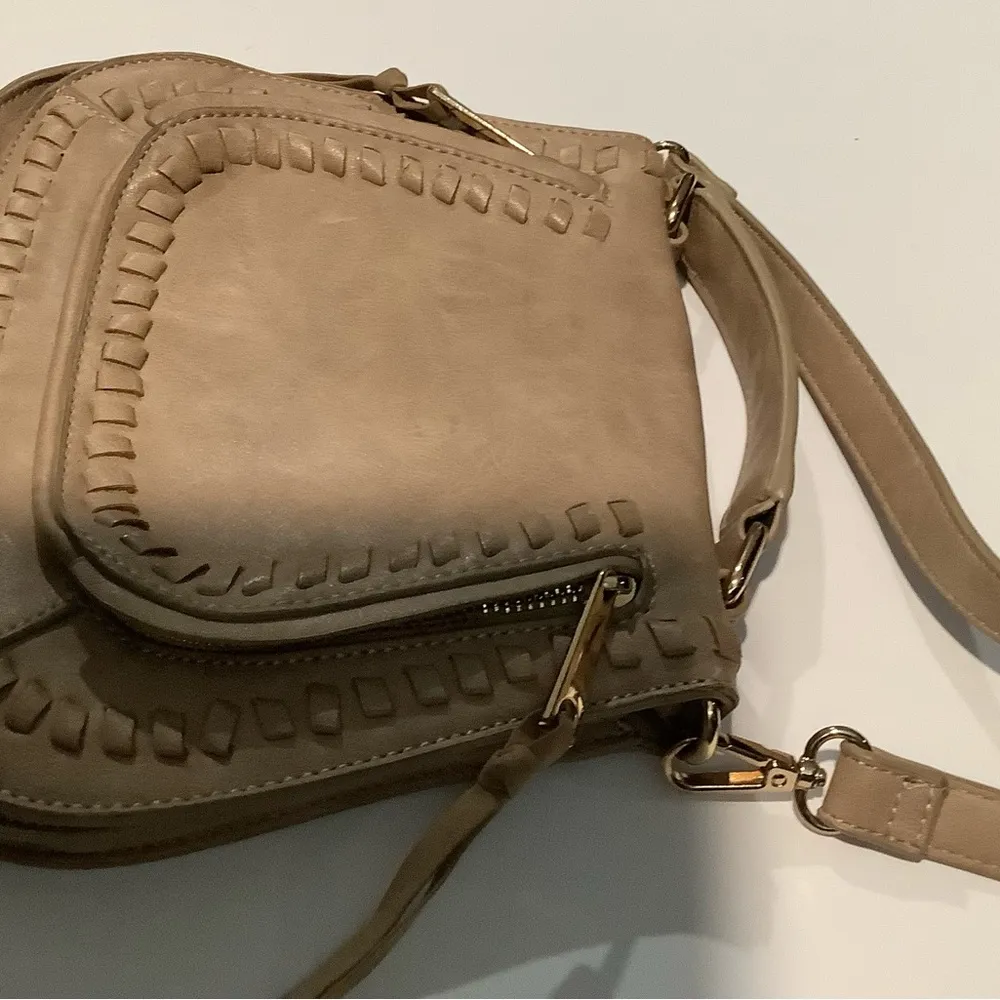 Urban Expressions Taupe Crossbody Bag - Image 3