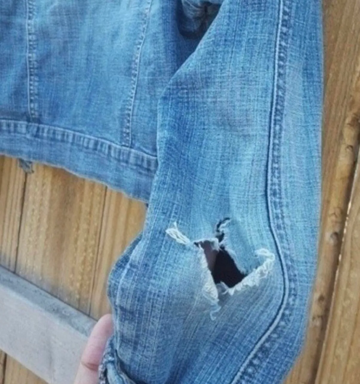 Distressed Cropped denim jacket - Image 4