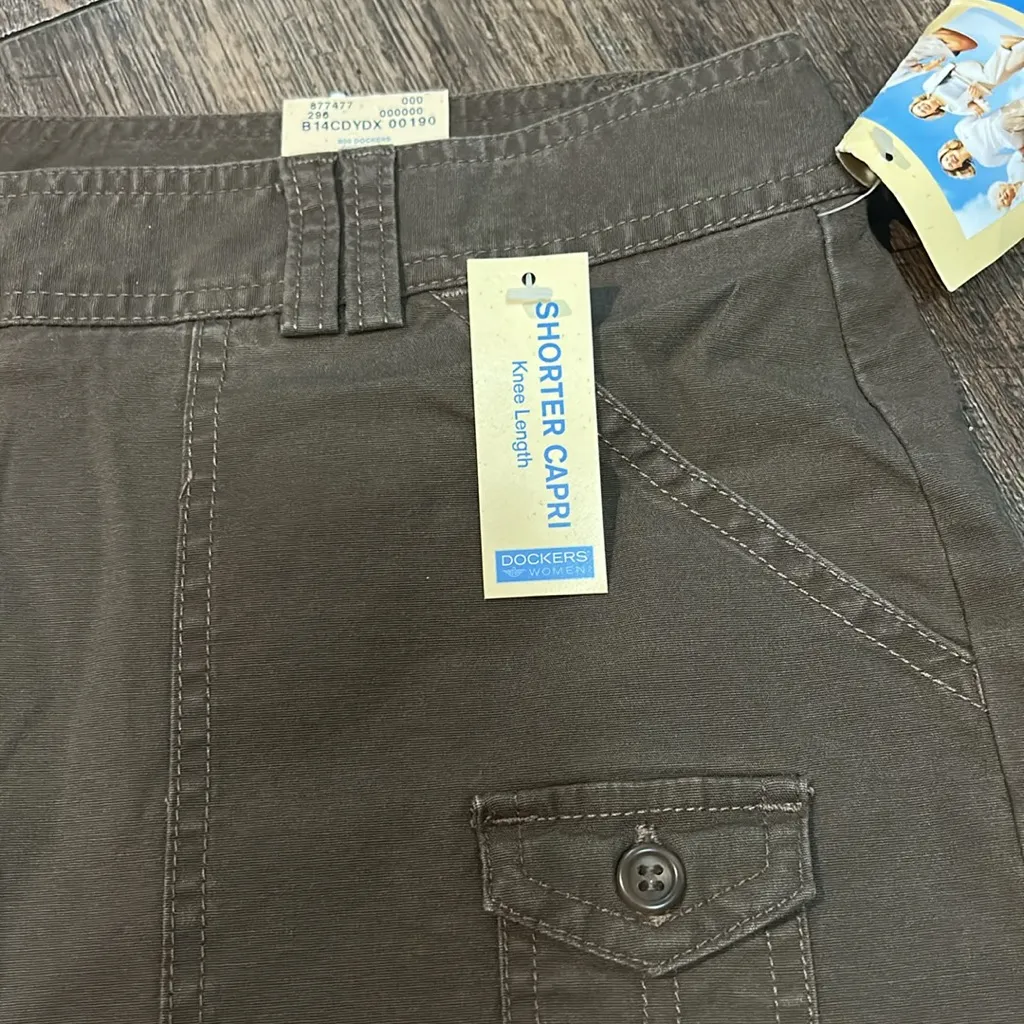 DOCKERS Long Cargo Knee Length Shorts Sz 14 Brown Safari Pockets‎ Boho Beach - Image 2