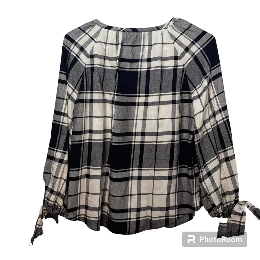 White House Black Market Black/White Plaid Popover Shirt size 6 - Image 2