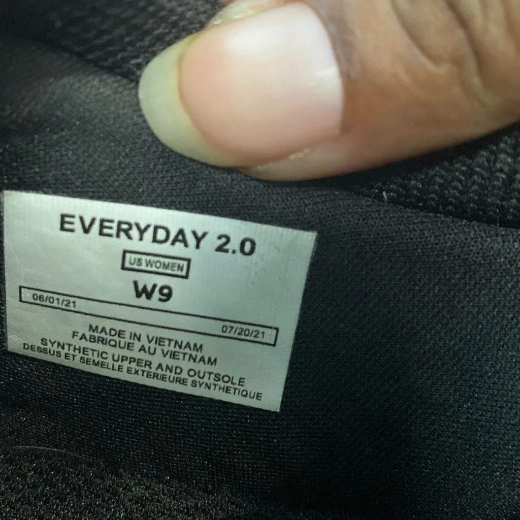 Vessi Everyday move sneakers women’s size 9 Black - Image 7