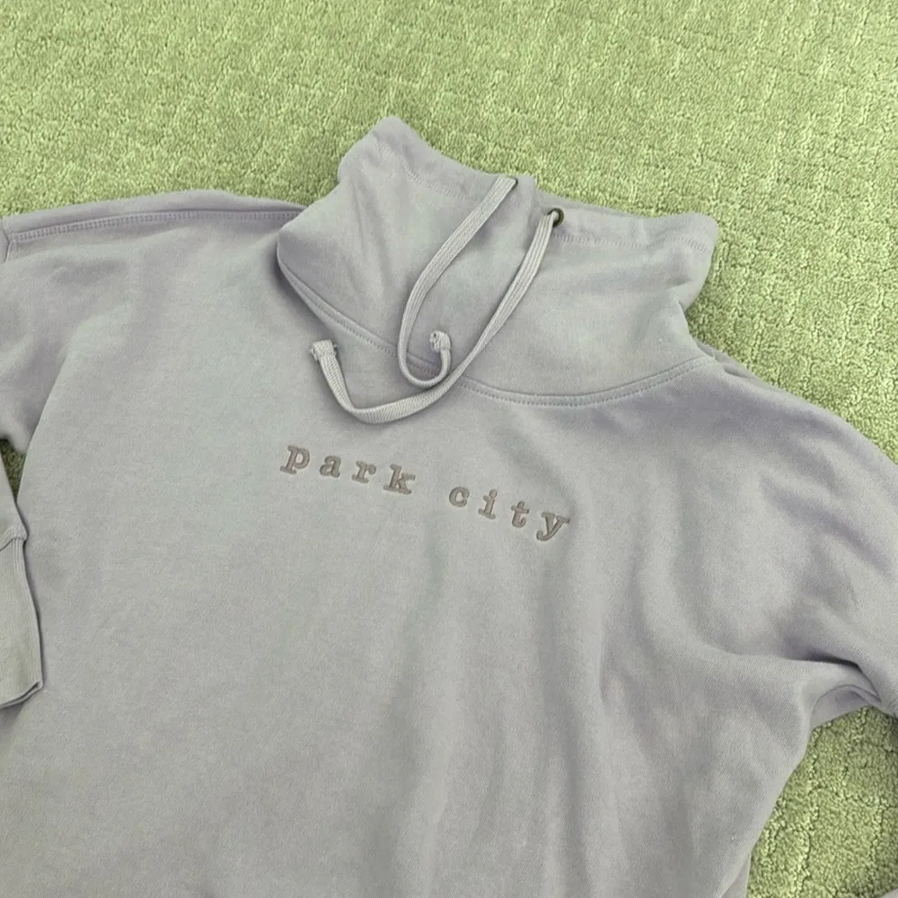 Park City Utah lavender purple mock turtleneck long sleeve pullover hoodie Size L - Image 2