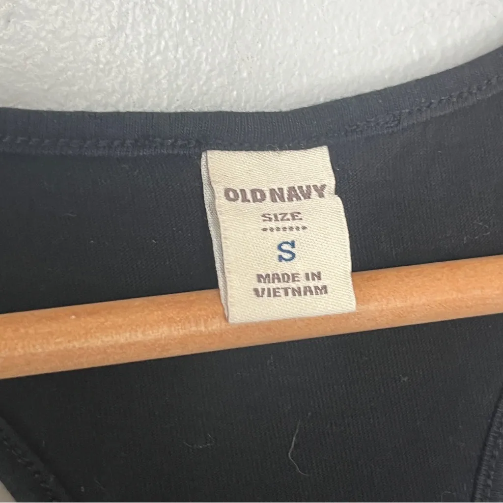 Old Navy Black Sleeveless Dress - Image 5