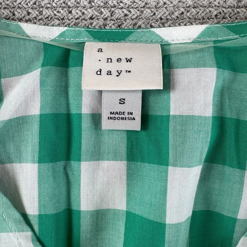 A New Day Green and White Gingham Picnic Plaid Blouson Sleeve V Neck Blouse Sz S - Image 5