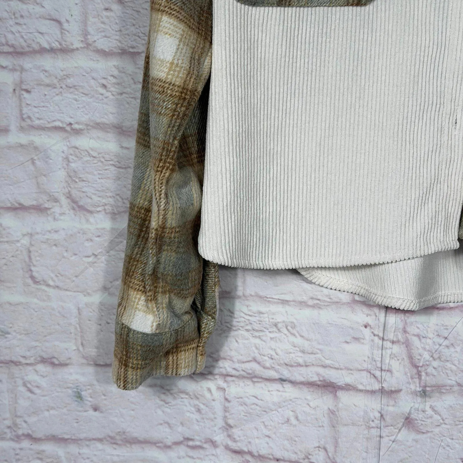 Blu Pepper Plaid and Corduroy Button-Up Shirt Medium - Image 4