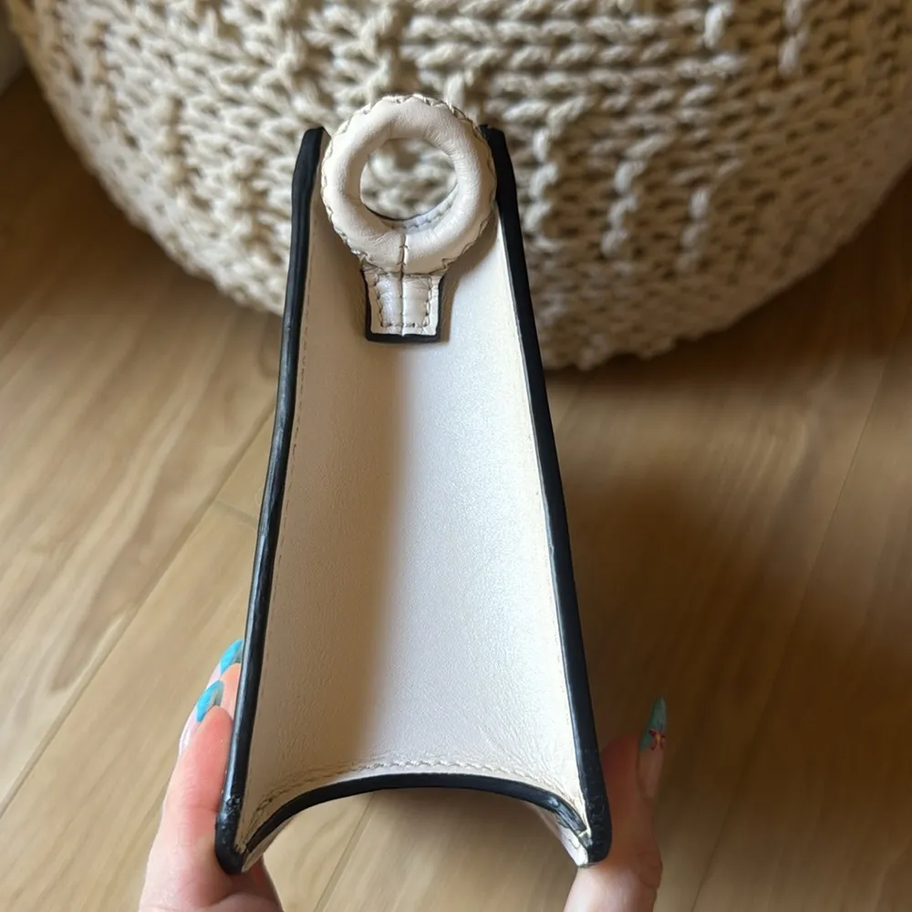 Elleme Baguette Bag - Image 4