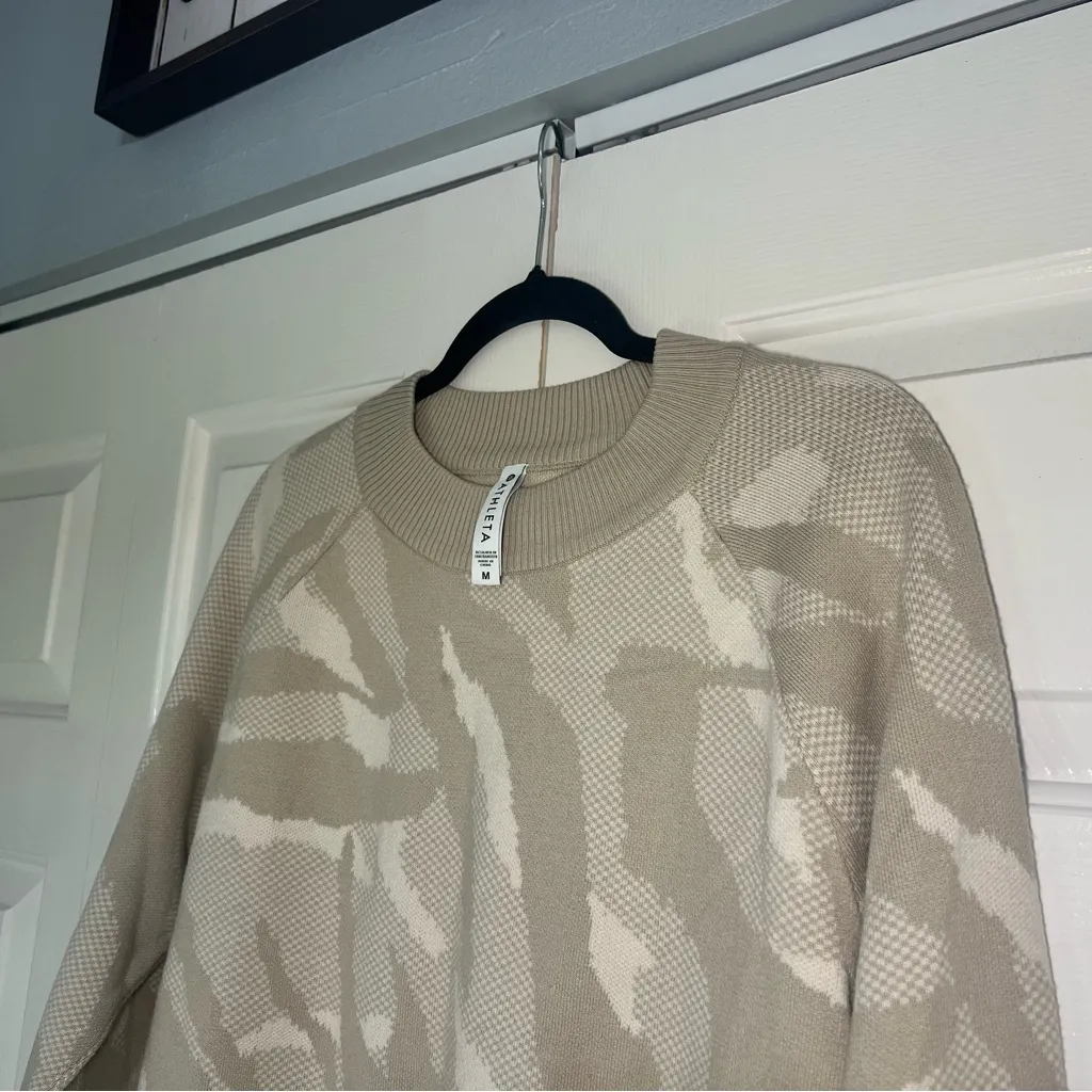 Athleta Womens Sweater Cream Tan Camo Jacquard Textured Crew Pullover Medium - Image 5