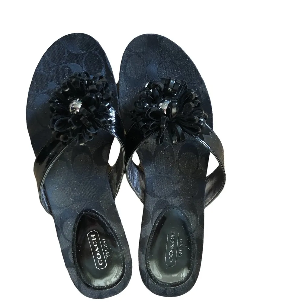 Authentic Coach Skye Thong  Sandal 9B  Patent Leather W/Flower Logo Black - Image 3