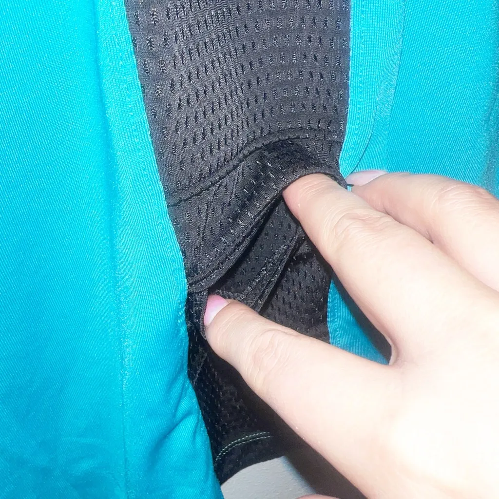 Pearl Izumi p.r.o teal black and white womens built in bra biking tank top - Image 12