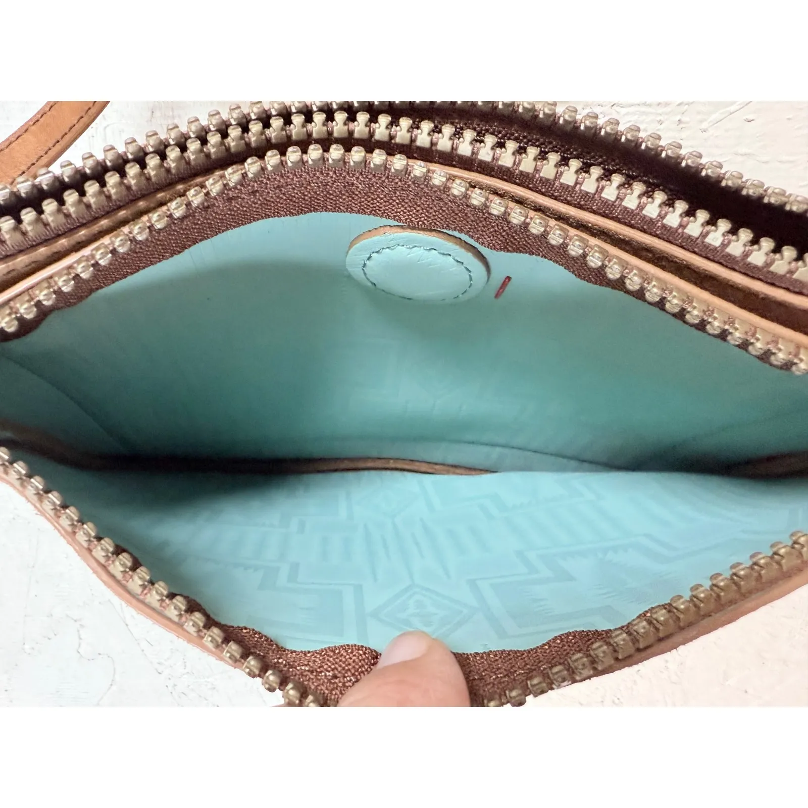 Pendleton VTG Suede Crossbody Bag Brown Leather Strap Zip Closure - Image 4