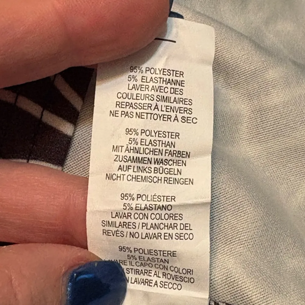 PrettyLittleThing Black and White Abstract Dress with cutout. NWT size 4 - Image 8