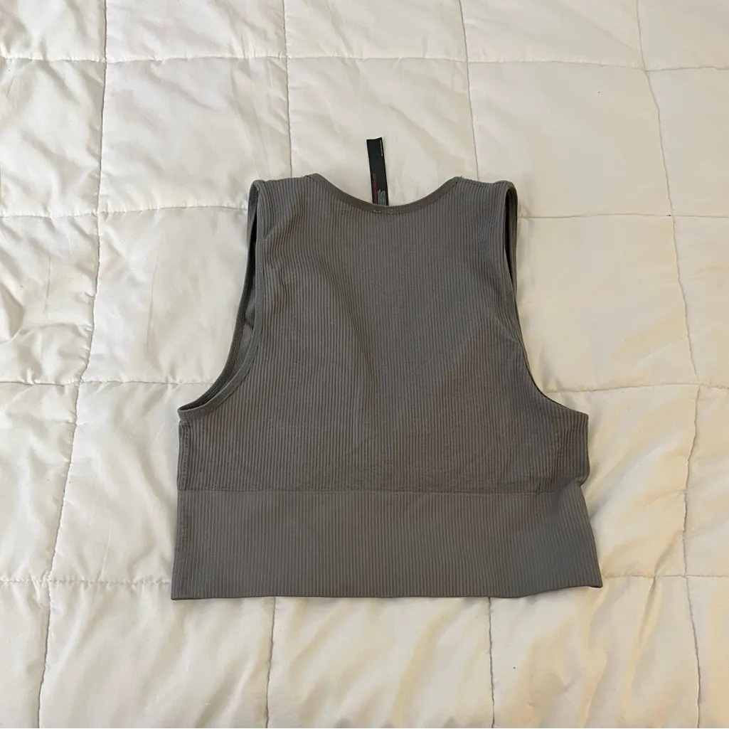Urban Outfitters Out From Under Haley Ribbed Plunge Cropped Tank Size Large - Image 4
