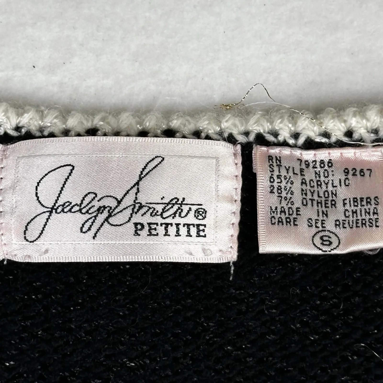 Jaclyn Smith Petite Women's Vintage Sweater Size Small Black Gold Silver Leaf - Image 7