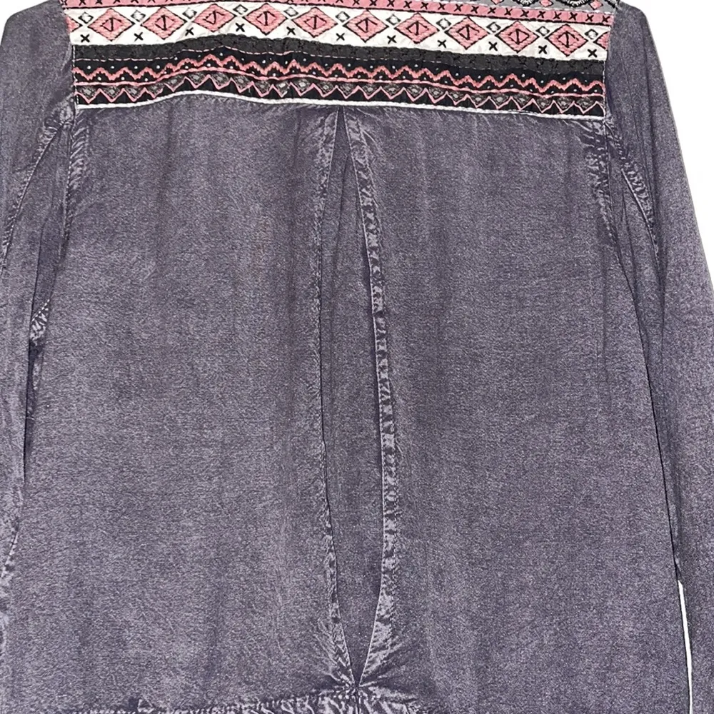 Maurices Premium M Lightweight Jacket shirt Gray Embroidered Shoulders & Back - Image 8