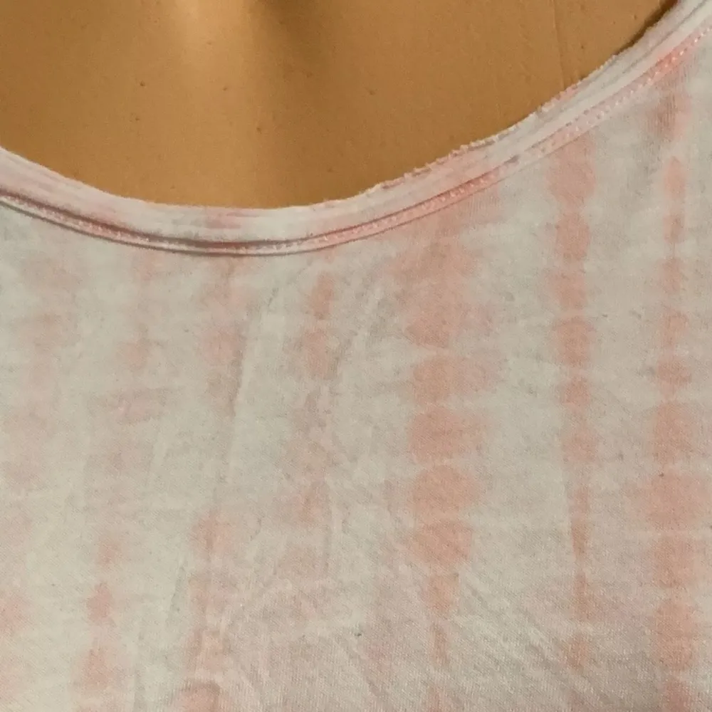 NWOT  Shirt Size Medium Pink Tye-Dye Slit in Back - Image 5