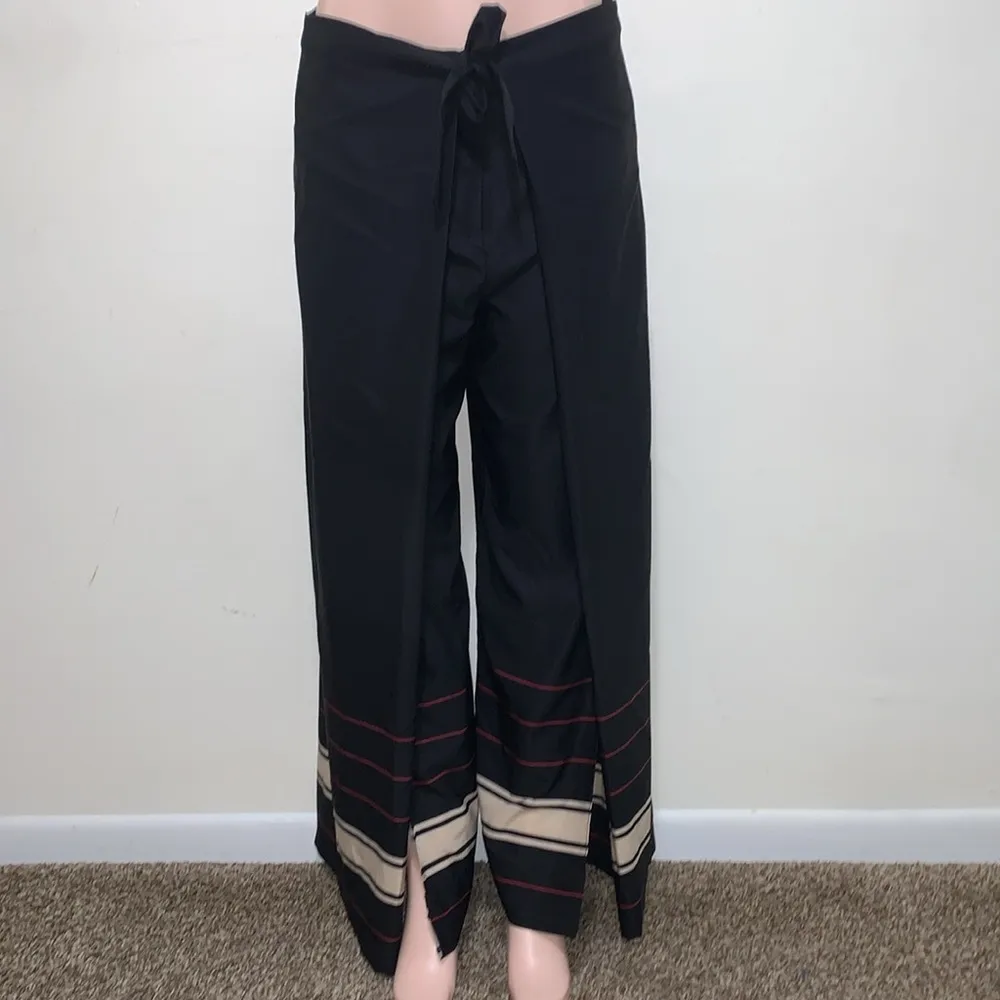 Vince Camuto wide leg woman dress pants size 8 black khaki & red line - Image 3