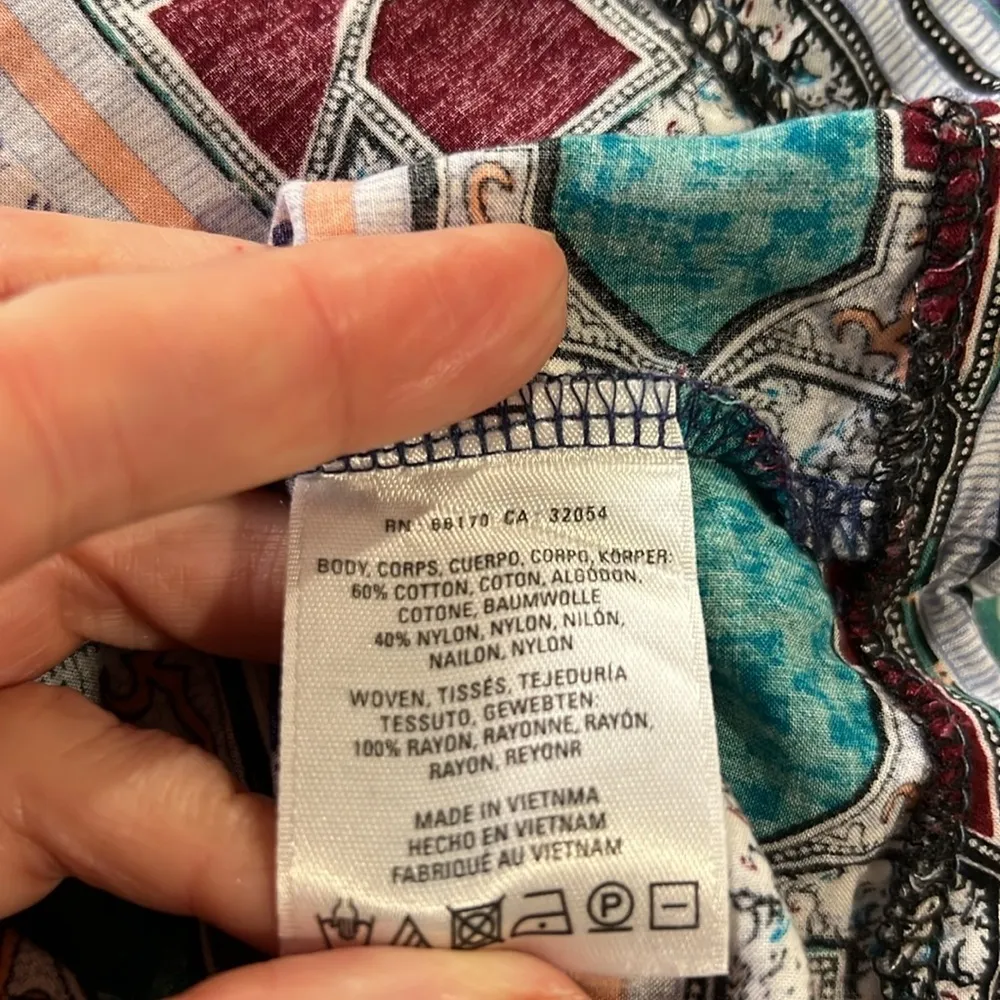 Anthropologie Akemi + Kin Maite Lace Geometric Pattern top size small - Image 10