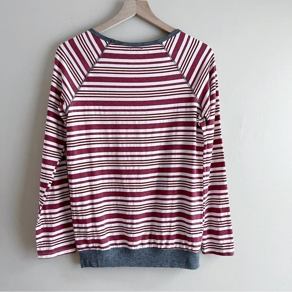 Kut from the Kloth Cotton Crewneck Long Sleeve Top in Maroon Striped, Size Small - Image 7