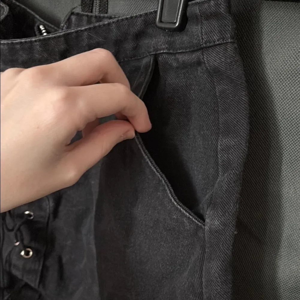 Black Lace - Image 5