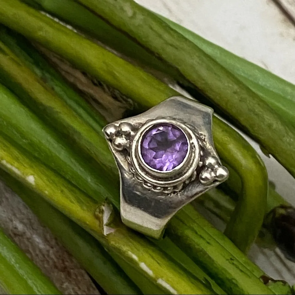 Sterling Silver  Amethyst Ring Size 7 - Image 2